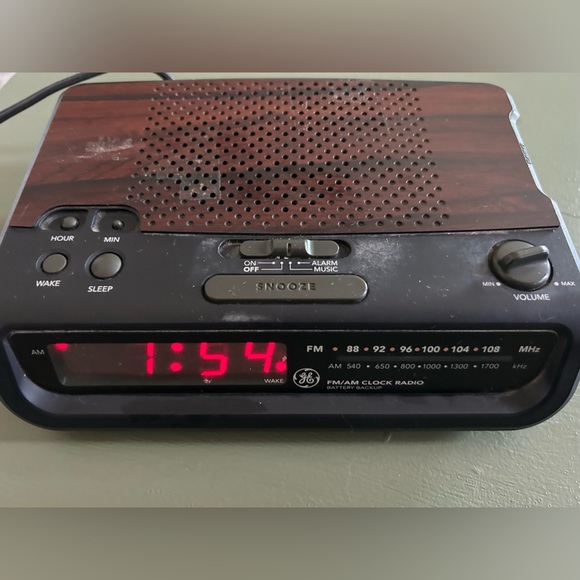 Vintage GE General Electric AM/FM Alarm Clock Radio Tested Works See Description - Picture 2 of 8